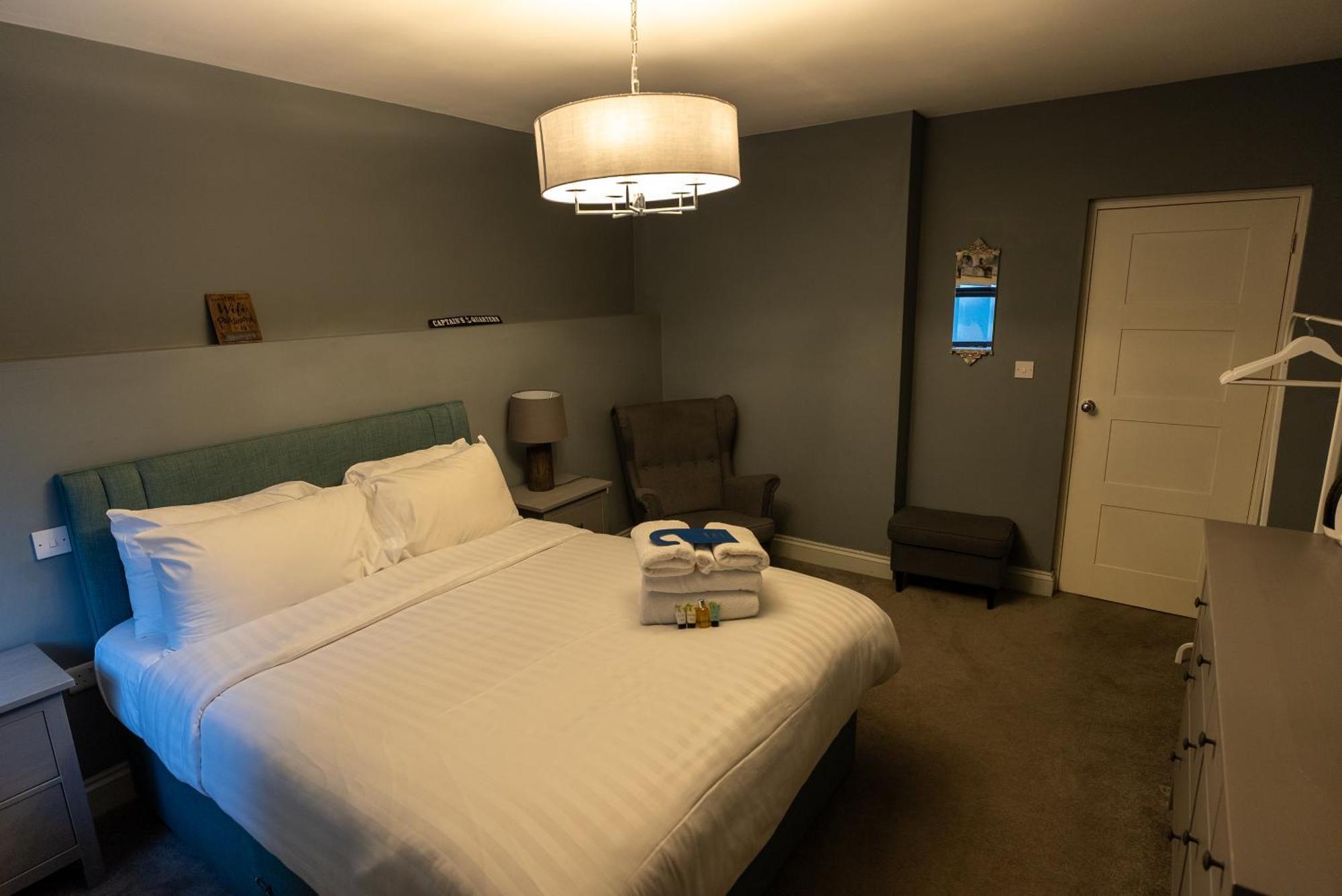 Superior King Room,1516087147:JPEG